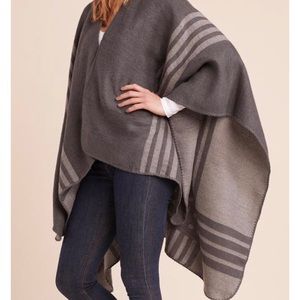 BB Dakota x FabFitFun | gray poncho